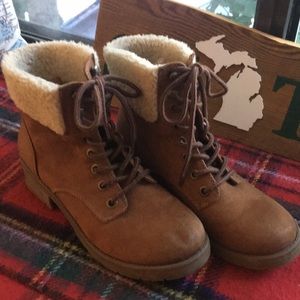 Fall/winter boots with fur top